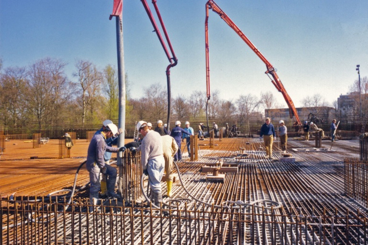 Storten kelder gasunie gebouw Groningen1989, 3000 m3 in twee dagen