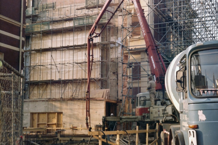 Verbouw Stadschouwburg Groningen 1976-1984. fundering toneeltoren.